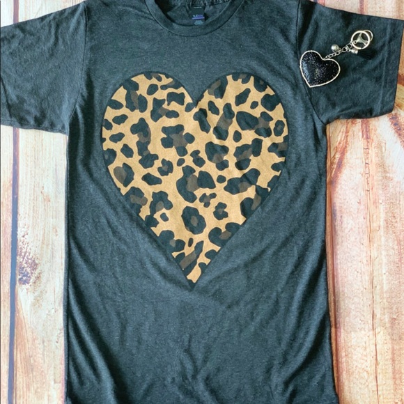 Leopard Heart t-shirt Graphic crew-neck Women’s - Picture 1 of 4